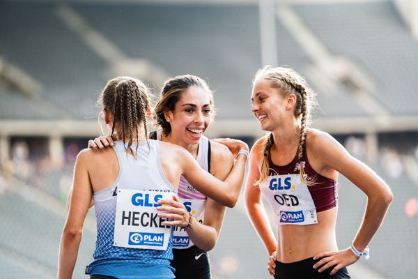 Emma Heckel (LG TELIS FINANZ Regensburg), Selma Benfares (LC Rehlingen), Lisa Oed (Koenigsteiner LV) ueber 5000m waehrend der deutschen Leichtathletik-Meisterschaften im Olympiastadion am 26.06.2022 in Berlin